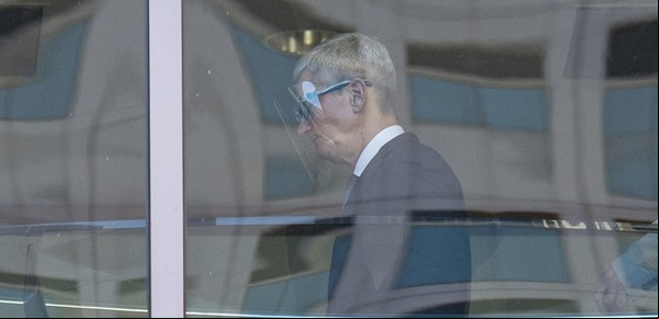 Tim Cook, CEO de Apple: "App Store sería un desastre tóxico sin algún tipo de control"