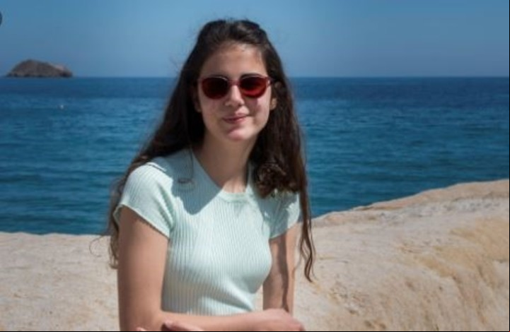 La cantante, de 14 años, ganó con casi el 30% de los votos con su tema "Otra visión".