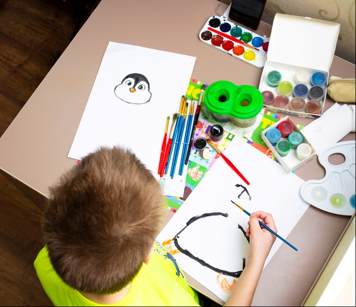 Mantener la mente creativa contribuye a cuidar el cerebro. Foto: ilustración Shutterstock.