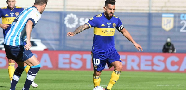 A un año del último partido de Carlos Tevez en el fútbol profesional: entre el curso de DT, la política y la chance de volver