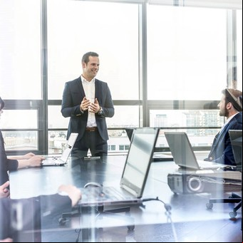 Una empresa tecnológica contratará empleados con sueldos desde US$ 2.000: qué perfiles busca