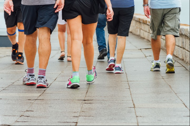 Aconsejan realizar al menos 30 minutos diarios de actividad moderada a vigorosa. Foto Shutterstock.