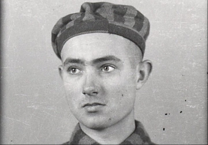 Edek al llegar a Auschwitz (Museo de Auschwitz).