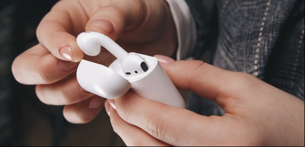 Apple prepara un cambio radical para los AirPods: por qué el próximo modelo tendría cámara incorporada