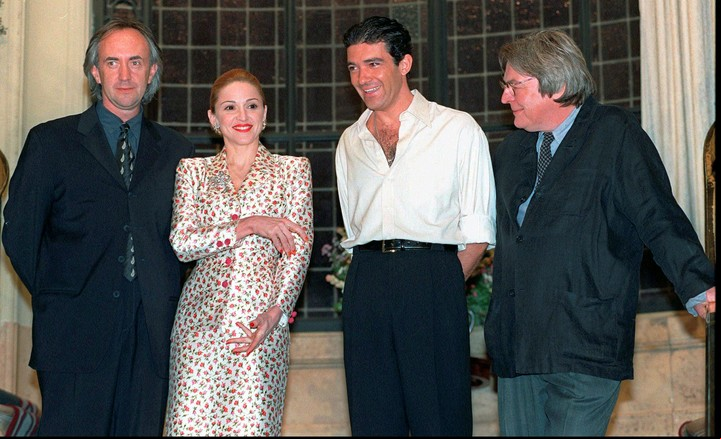 Banderas en Buenos Aires, en 1996.Con el actor Jonathan Pryce (izquierda), Madonna, y el director de Evita, Alan Parker. /AP