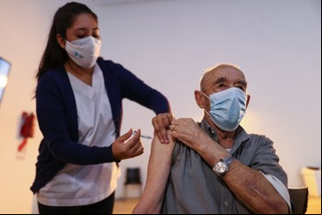 Este año podríamos ser más susceptibles a la gripe: cuándo empiezan a aplicar la vacuna antigripal