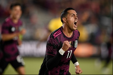 Rogelio Funes Mori metió un gol y hasta cantó el himno para un estreno inolvidable con la selección de México