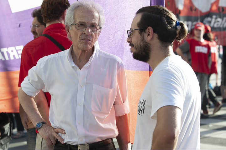 Luis Zamora en una marcha contra el Fondo Monetario Internacional en 2020. Foto Rolando Andrade Stracuzzi.