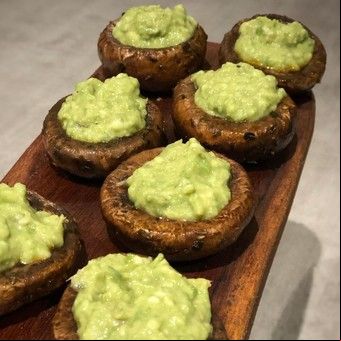 Portobellos rellenos con palta