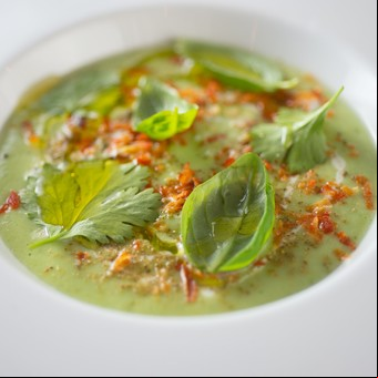 Sopa de palta, pepino y coco
