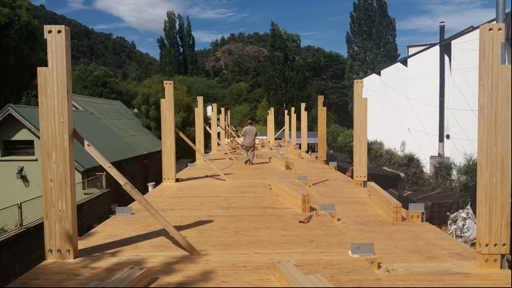 La estructura principal es de madera multilaminada, inclusive las losas.