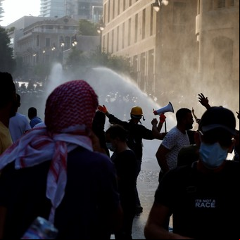 Disturbios y heridos en Beirut en la marcha por el primer aniversario de la explosión