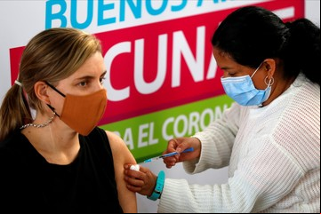 La increíble razón por la que muchos medicamentos tienen más efectos adversos en las mujeres 