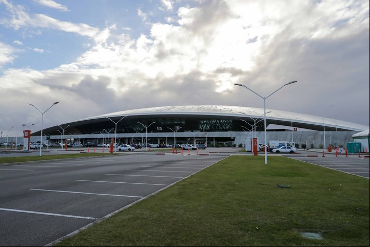 Aeropuerto Internacional de Carrasco en Montevideo. Foto EFE/Raúl Martínez
