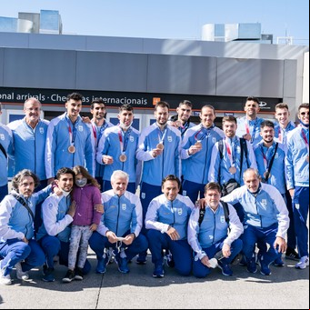 La Selección de vóley regresó al país tras el histórico bronce en Tokio 2020