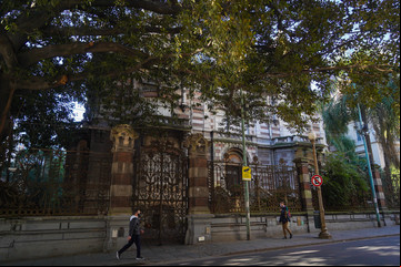 El misterio de la residencia Hume, la única mansión del siglo XIX de avenida Alvear que sigue habitada