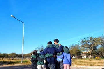 Los "quintillizos": la historia de la pareja que adoptó a 5 hermanos