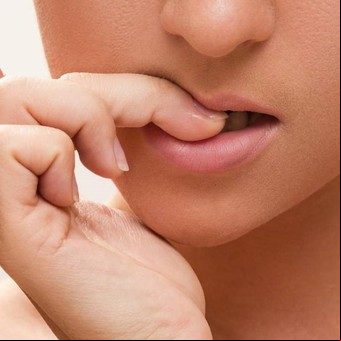 ¿Por qué te mordés las uñas? La psicología lo descifra