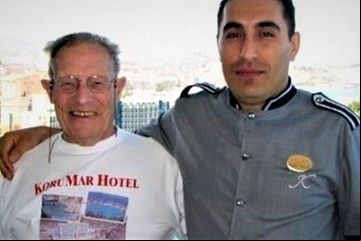 Un botones de hotel se volvió millonario: un huésped le dejó su fortuna y asegura que seguirá trabajando