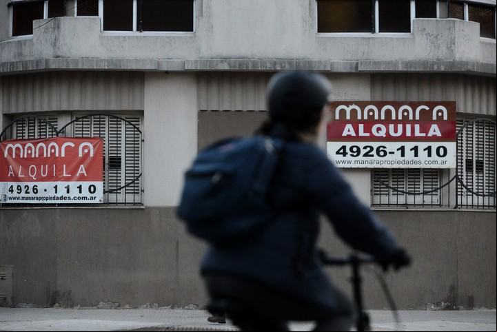 El beneficio está disponible para personas y grupos familiares con ingresos de hasta siete salarios mínimos. Foto: Emmanuel Fernández.