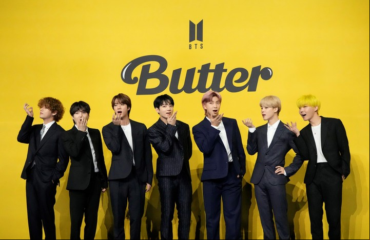 La banda BTS tcará en vivo durante la ceremonia.