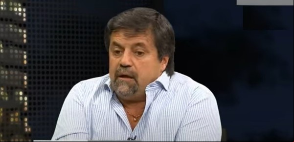 Incómodo momento al aire de Caruso Lombardi: se puso a hablar de un exfutbolista y le tuvieron que avisar que está preso