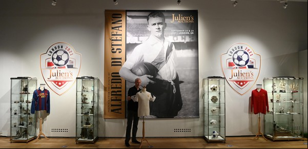 La familia de Alfredo Di Stéfano subastará casi 800 objetos del crack y espera recaudar una cifra millonaria