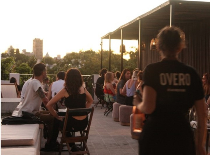 La terraza de Overo en Palermo.