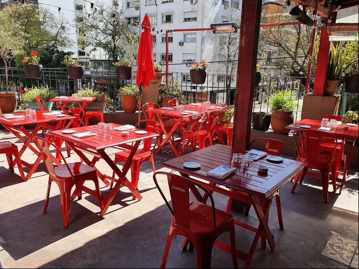 La terraza de Trattoria Olivetti.