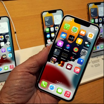 Un plan oficial entrega celulares Samsung y iPhones en 24 cuotas sin interés: qué se consigue