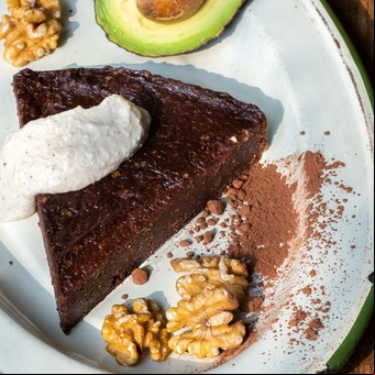 Torta húmeda vegana de chocolate y palta