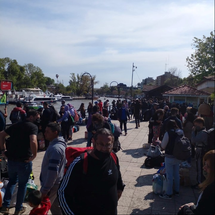 Muchos de los turistas que se acercaron hoy para pasar el fin de semana largo en las islas tuvieron que regresar a sus casas.