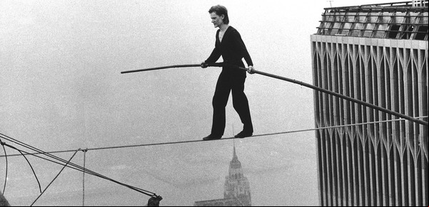 La increíble historia del hombre que caminó a 500 metros de altura entre las Torres Gemelas