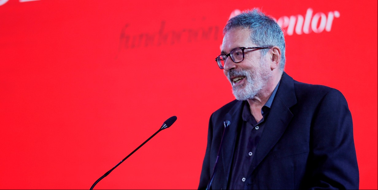 'Actos de presencia' recopila once ensayos de César Aira en los que reflexiona sobre el mundo