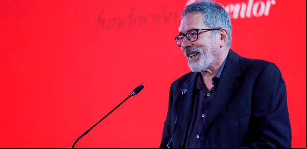 'Actos de presencia' recopila once ensayos de César Aira en los que reflexiona sobre el mundo