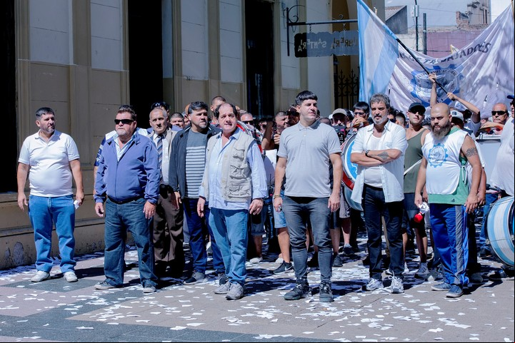 "El Tigre" y "Fabito" (Caponi) convocan a sus afiliados para intentar recuperar el sindicato. Foto El Trece
