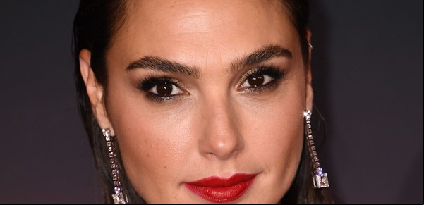Gal Gadot itió que su video cantando Imagine con un seleccionado de estrellas fue "de mal gusto"