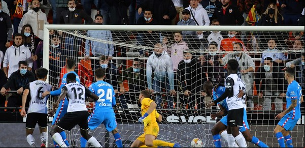 Atlético Madrid, tan mal como Barcelona: salió De Paul, Valencia se lo empató con dos goles en el descuento y Simeone explotó
