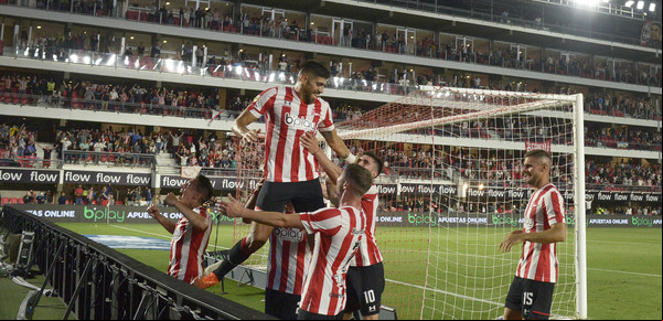 Estudiantes venció a Vélez, se ilusiona con la Libertadores y llega de racha al clásico con Gimnasia