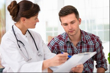 Jóvenes y prepagas: hasta qué edad los cubre el plan familiar y cuánto cuesta seguir