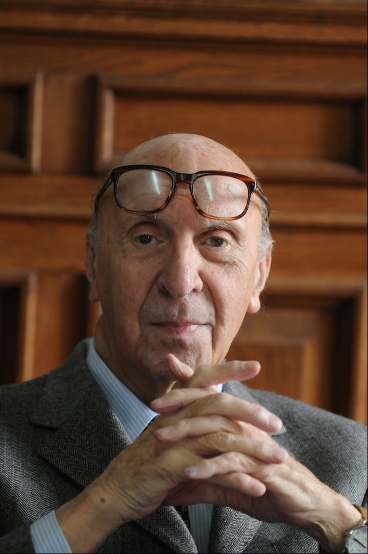 Clorindo Testa.