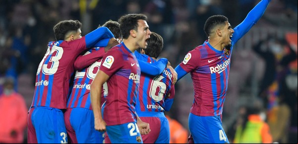 Los pibes salvaron al Barcelona y le dieron un triunfo agónico
