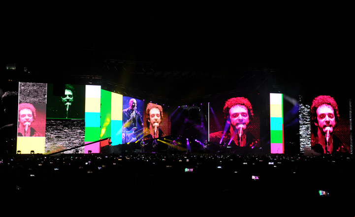Con Gustavo Cerati entonando "Sobredosis de TV" desde las inmensas pantallas, Soda Stereo: Gracias Totales pone rumbo al reencuentro con canciones eternas. FOTO JUANO TESONE
