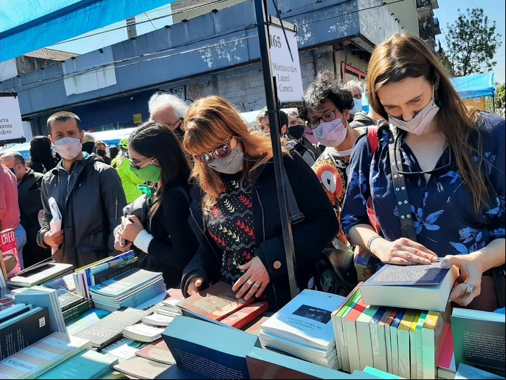 Una imagen de la última edición de la Feria de Editores Independientes, de octubre de 2021. Este año se realizará en un espacio cerrado y calefaccionado. / Foto: Clarín