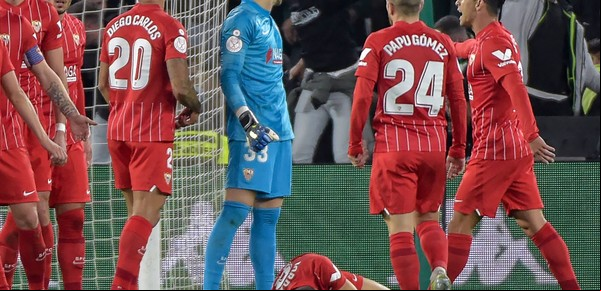 Copa del Rey: suspenden el clásico entre Betis y Sevilla después de que un proyectil golpeara a Jordan tras el gol olímpico de Fekir