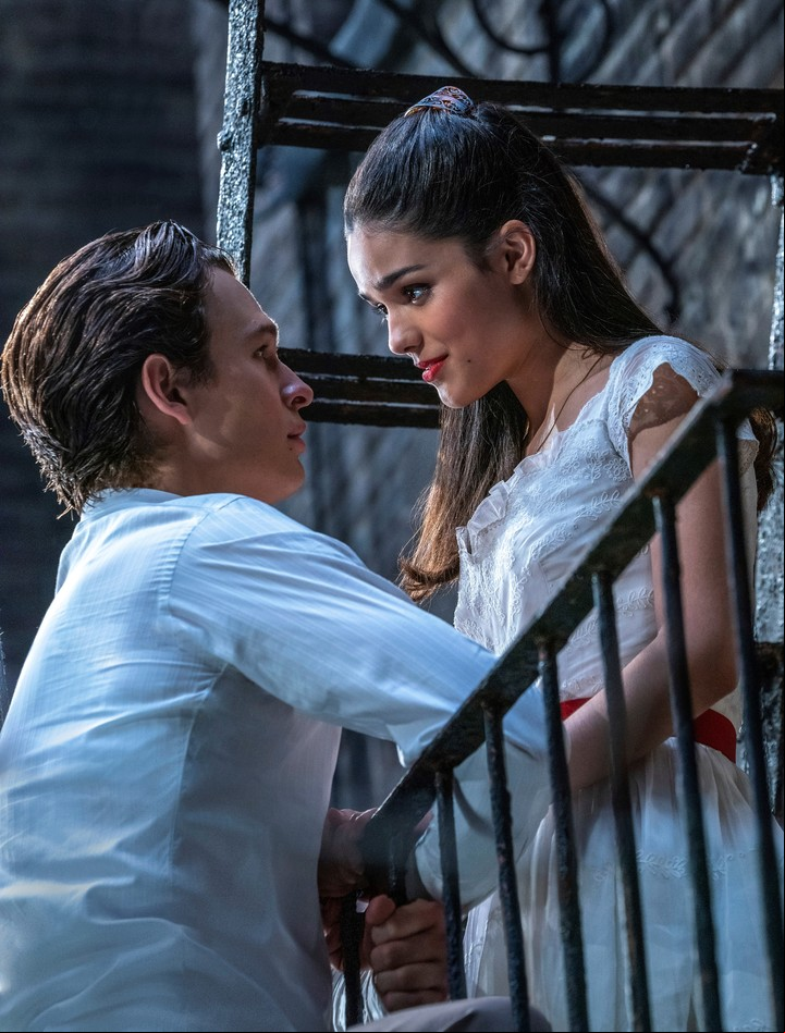 Ansel Elgort es Tony, y Rachel Zegler, María. Foto Disney