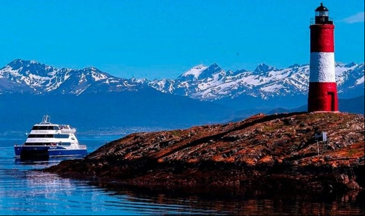 La navegación en el Canal de Beagle, un atractivo en Ushuaia.