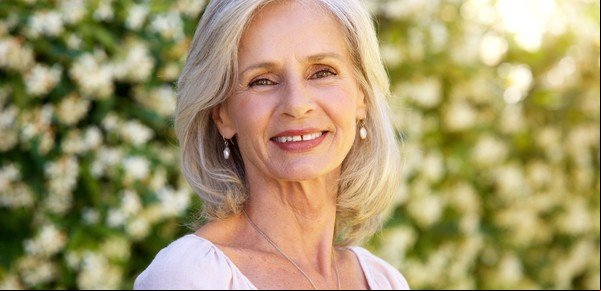 ¿Cuánta vitamina D debe tomar diariamente una persona mayor de 70 años?
