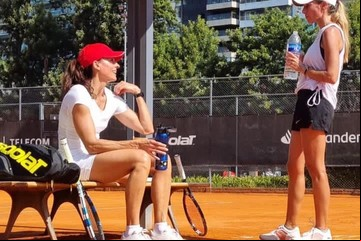 Cómo se prepara Gabriela Sabatini para jugar el Torneo de Leyendas de Roland Garros