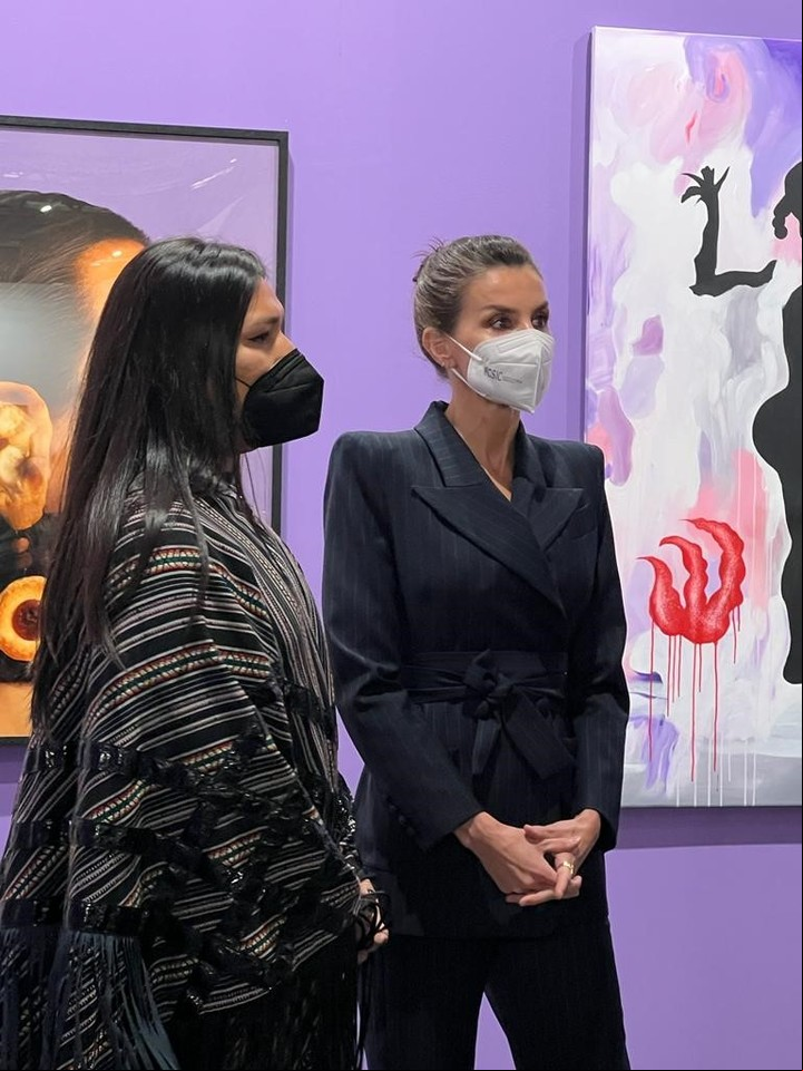 La Chola Poblete junto a la reina Letiza, en la feria arco de Madrid.